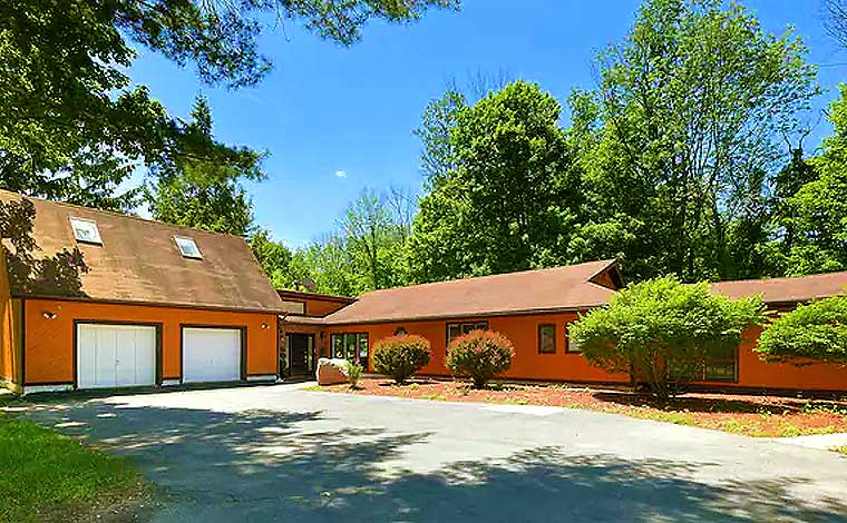 Cresco Pool House exterior