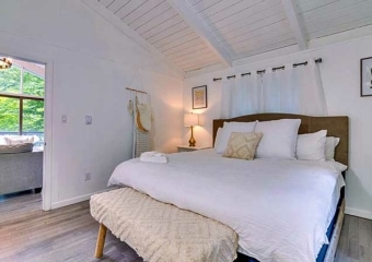 Crest Hill Chalet Bedroom