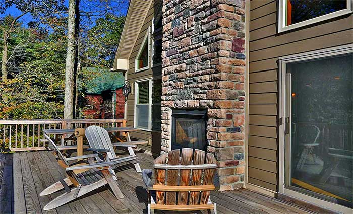 Deer View Lodge at Lake Harmony deck and fireplace