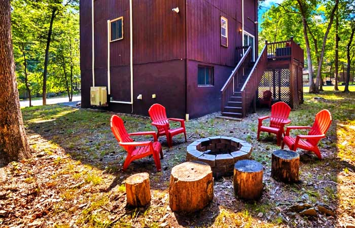 Delightful Mountain Chalet Fire Pit