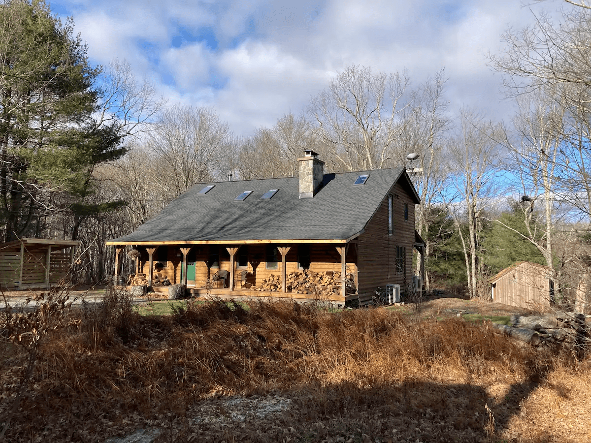 Dingmans Peaceful Cabin Exterior