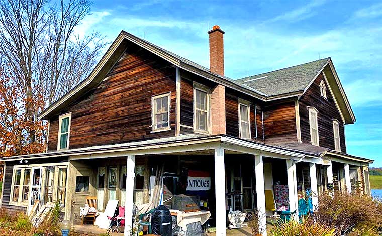 Duck Harbor Antiques Exterior