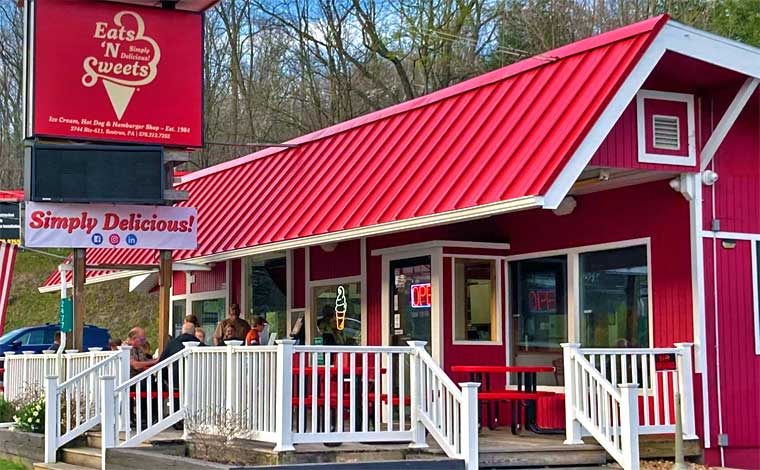 Eats ‘n Sweets exterior and front porch