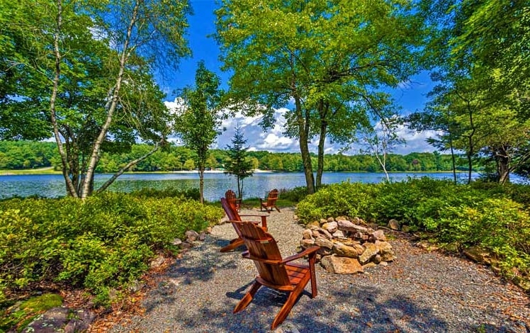 Elk Lodge Fire Pit on Lake