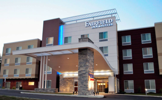 Fairfield inn & Suites Stroudsburg exterior carport