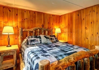 Fairview Lake Lakefront bedroom