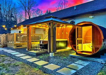 Farmhouse Oasis Hot Tub and Sauna