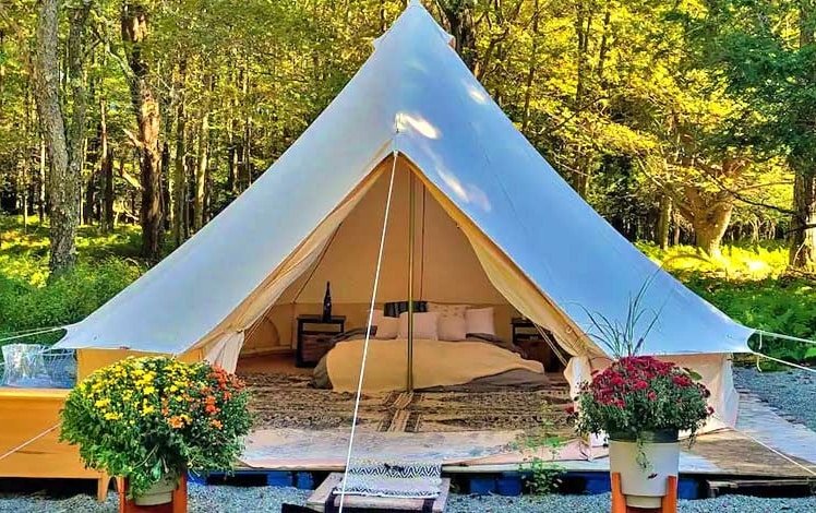 Foxoak Farm in Greentown exterior tent