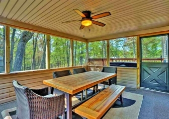 Getaway Chalet Screened in Porch