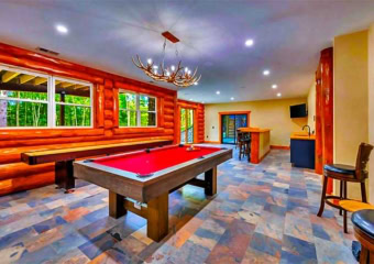 Grand Lodge Game Room & Wet Bar