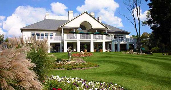 Great-Bear-Golf-and-Country-Club-clubhouse-outside