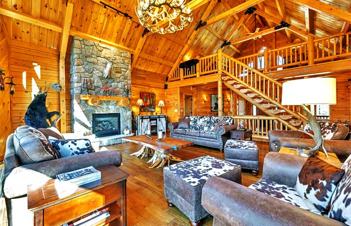 Great Bear Manor Living Room