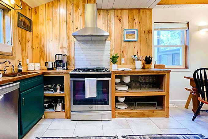 Green Fawn Cabin kitchen