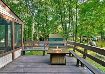 Green Forest Retreat Deck and Fire Pit