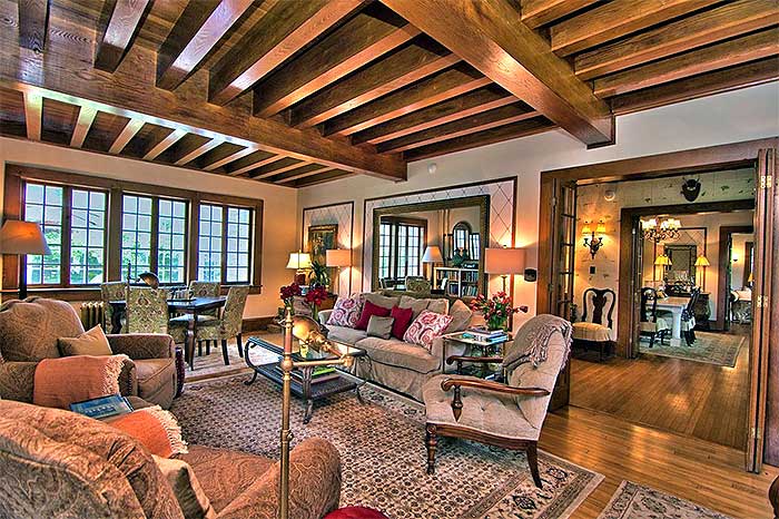 Green Gables Manor Living Room