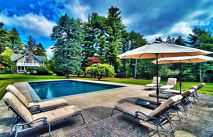 Green Gables Manor Outdoor Pool