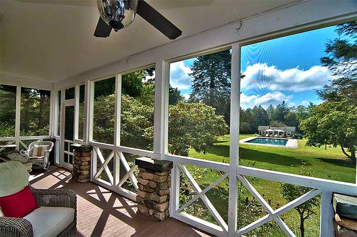 Green Gables Manor Screened-In Porch