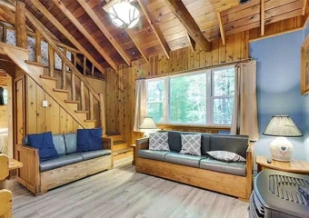 Greentown Lakeside Cabin living room
