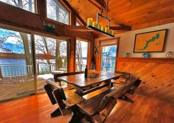 Hideaway at the Lake Dining Table
