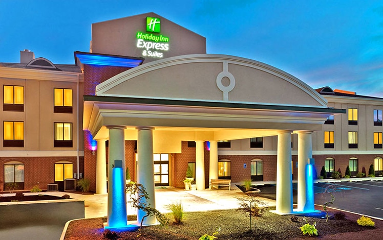 Holiday-Inn-Express-&-Suites-White-Haven-entrance