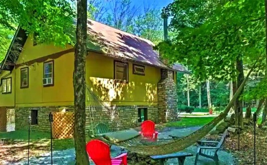 Indian Rocks 3 bedroom Cottage exterior and fire pit