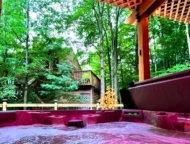 Infinity Spa House Exterior and Hot Tub