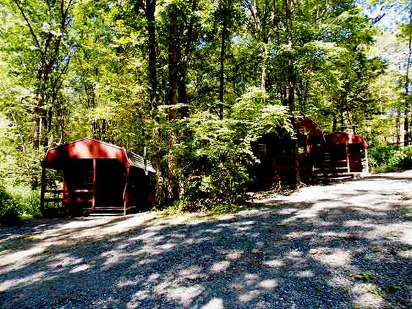 Jim-Thorpe-Camping-Resort-group-of-cabins