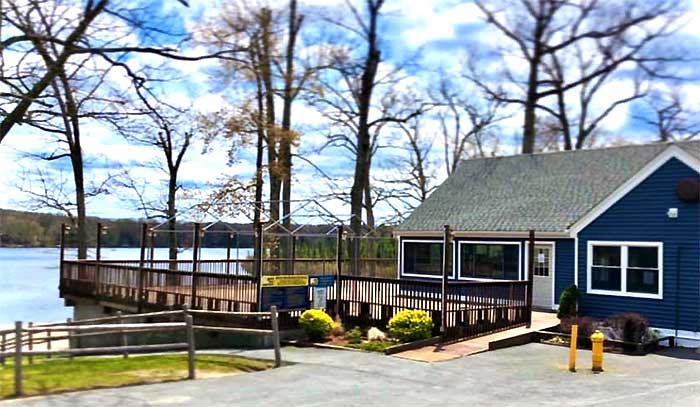 Jimmy's Lakeside Pizza exterior over lake