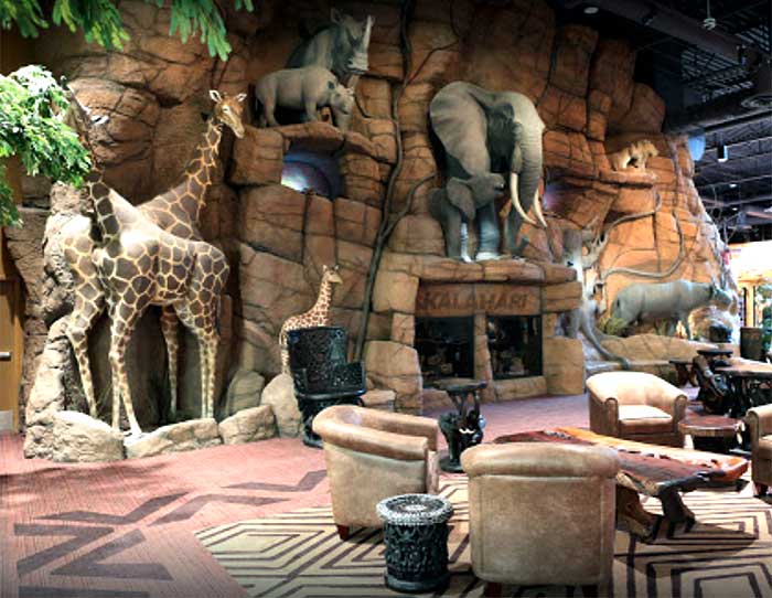 Kalahari-Water-Park-Resort-animal-sculptures