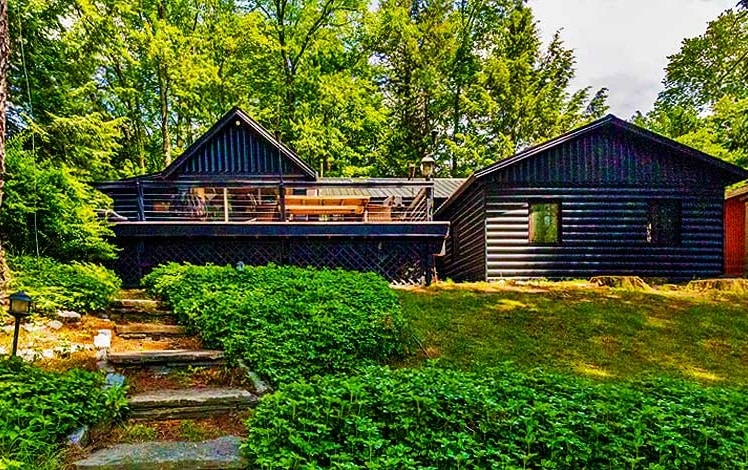 Lake Front Catskills Lodge Exterior