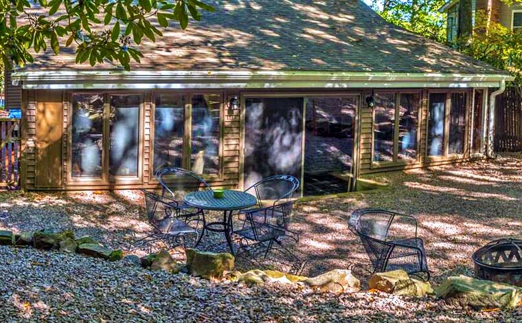 Lake Harmony Cottage Exterior