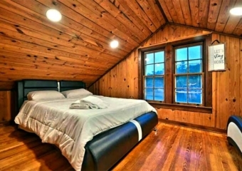 Lake Harmony House dock bedroom