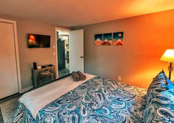 Lake Lovers Lounge Bedroom