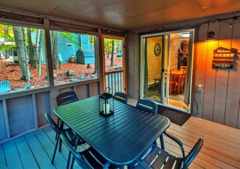 Lake Lovers Lounge Screened In Porch