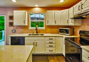 Lake View Pocono Getaway Lodge Kitchen