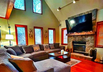 Lake Wallenpaupack Escape Living Room