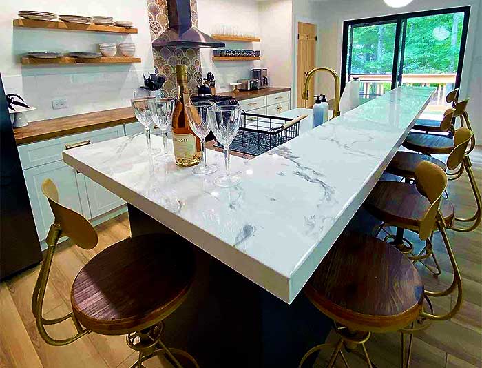 Lake Wallenpaupack Luxury House kitchen island