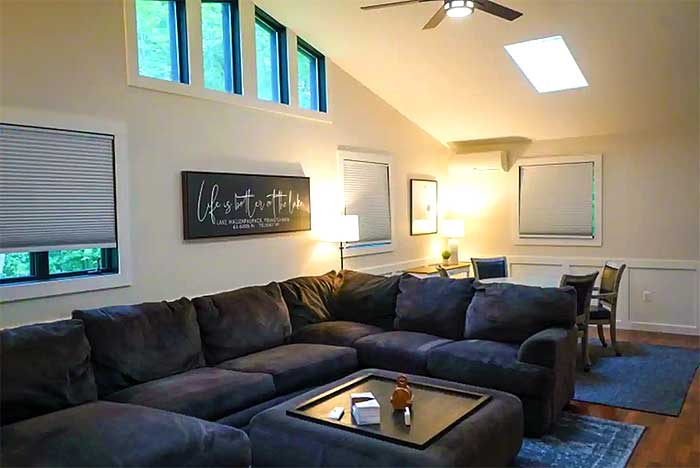 Lake Wallenpaupack Luxury House living room #1