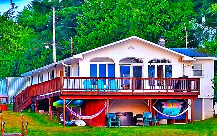 Lakefront Cottage in Bethel Exterior