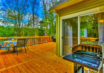 Lakefront Gem Deck Grill