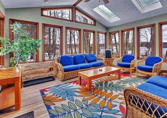 Lakehouse Q Screened-In Porch