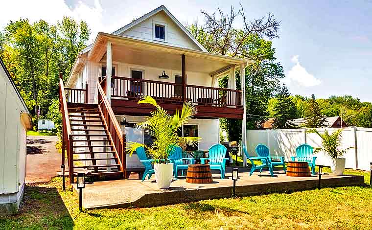 Lakehouse at White Lake Exterior