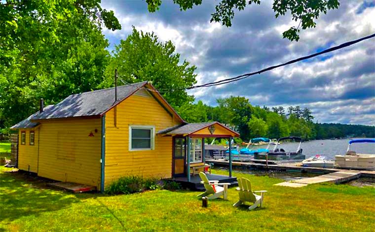 Lakeside Cottage on White Lake Exterior