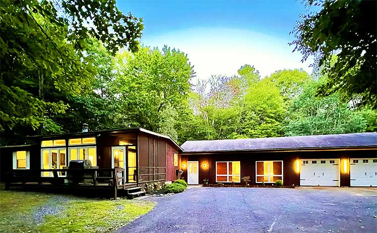 Lakeville,lakeside home exterior