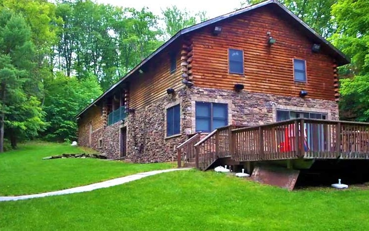 Large Modern Cabin with Hot Tub exterior