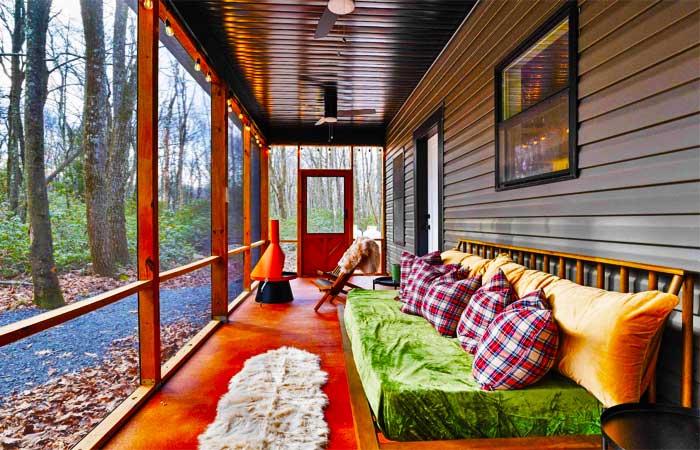 Little Boulder View Screened In Porch