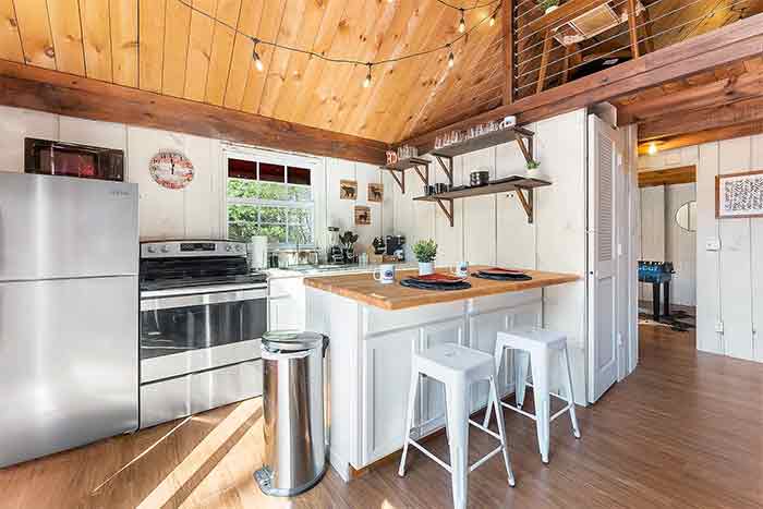 Little Nadine Pet Friendly Cabin kitchen