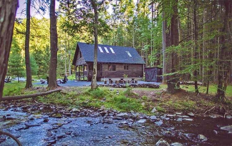 Little River Log Cabin Exterior
