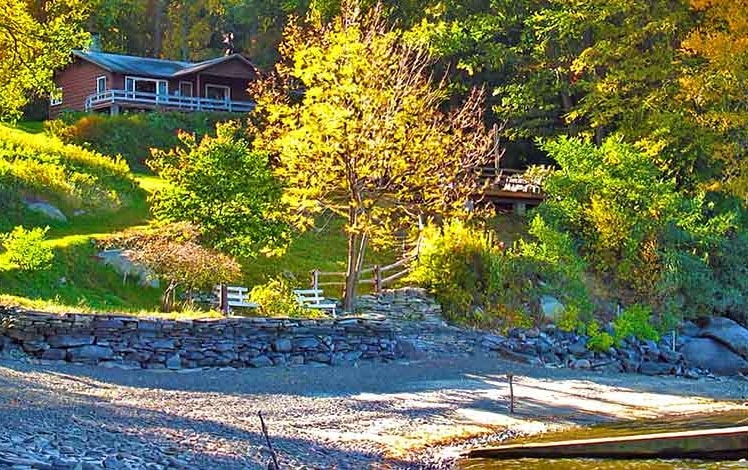 Loch Highlands Cottages cottage overlooking lake wallenpaupack