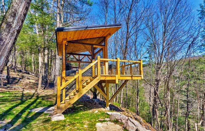 Lodge on the Rocks Treehouse